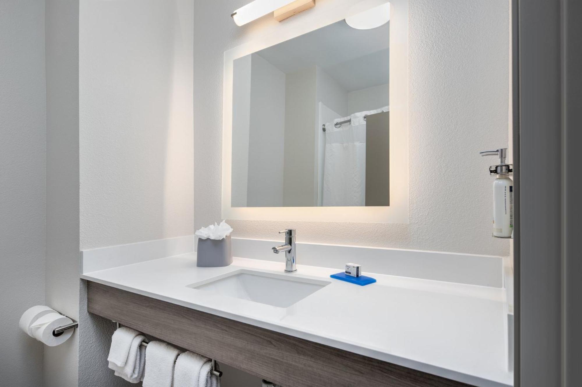Holiday Inn Express Hotel & Suites Dallas West By Ihg Exterior foto