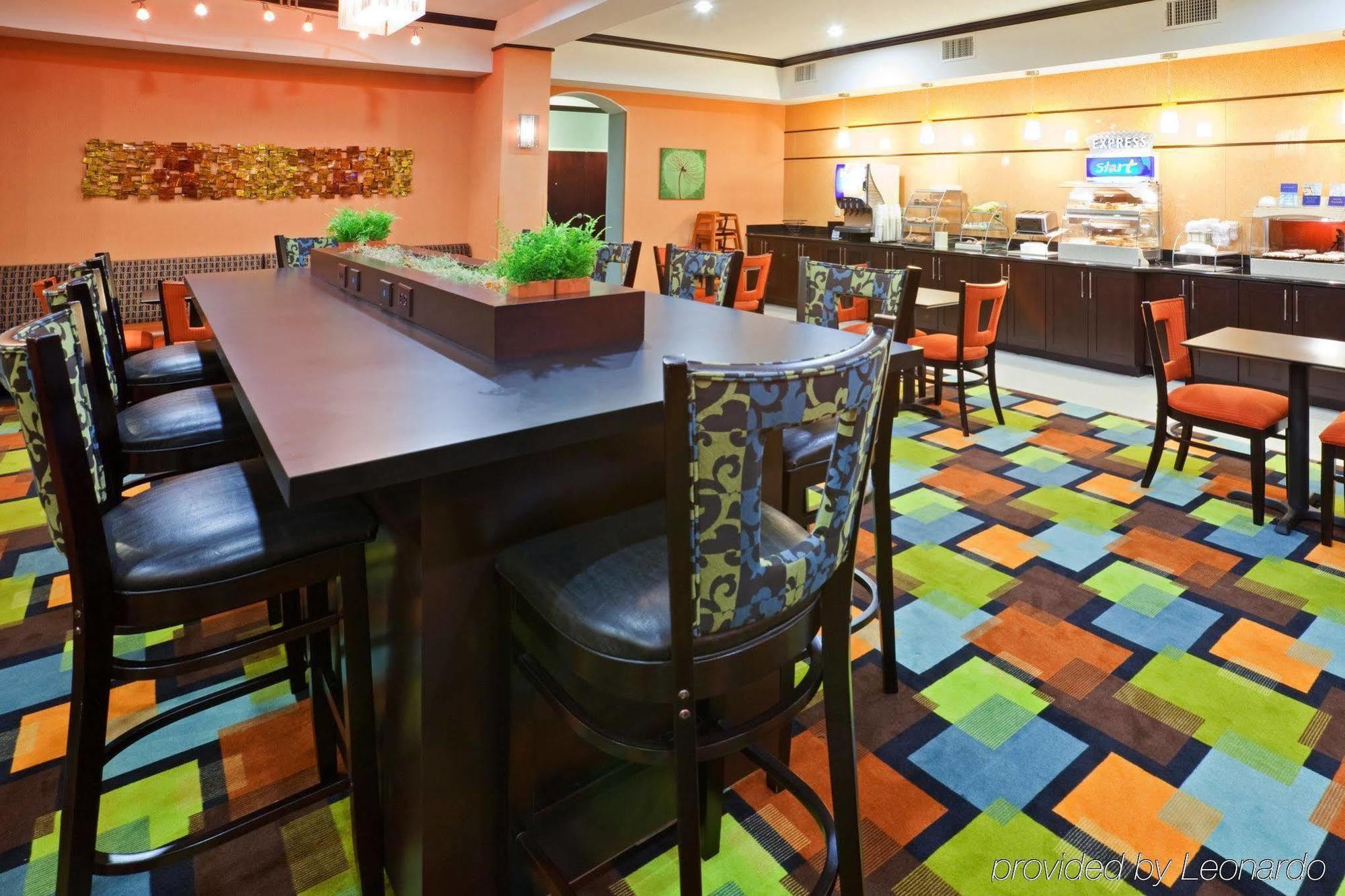 Holiday Inn Express Hotel & Suites Dallas West By Ihg Restaurante foto